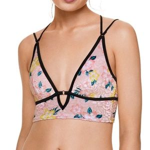 NEW 🌸VS Velvet Bralette🌸